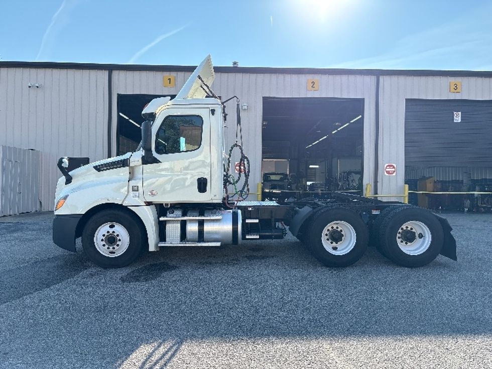 Day Cab Tractor-Heavy Duty Tractors-Freightliner-2019-T12664ST-Nashville (Mount Juliet)-TN-604,716\n\t\tmiles-$ 32,750 - Image 4