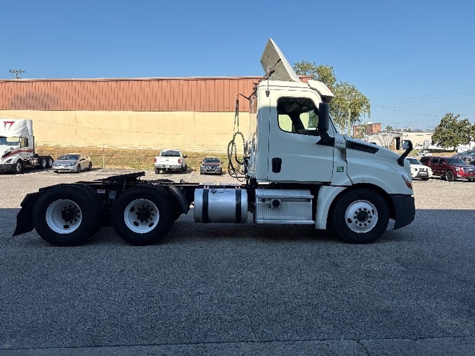 Day Cab Tractor-Heavy Duty Tractors-Freightliner-2019-T12664ST-Nashville (Mount Juliet)-TN-604,716\n\t\tmiles-$ 32,750 - Image 8