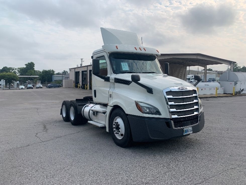 Day Cab Tractor-Heavy Duty Tractors-Freightliner-2019-T12664ST-Nashville (Mount Juliet)-TN-621,739\n\t\tmiles-$ 29,000 - Image 1