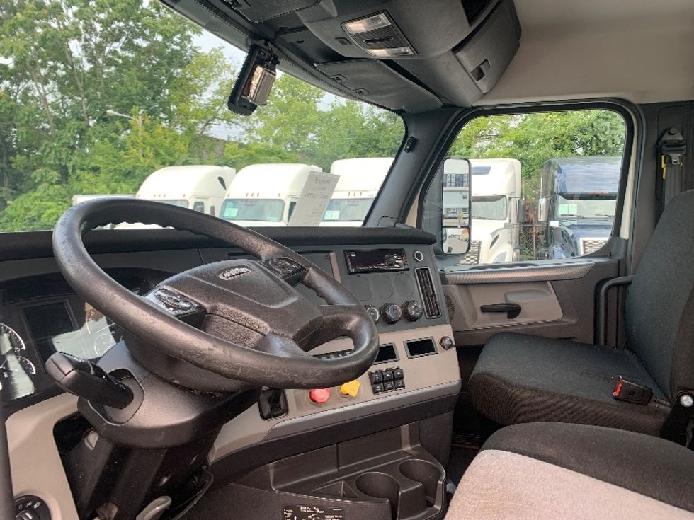Day Cab Tractor-Heavy Duty Tractors-Freightliner-2019-T12664ST-Nashville (Mount Juliet)-TN-621,739\n\t\tmiles-$ 29,000 - Image 10