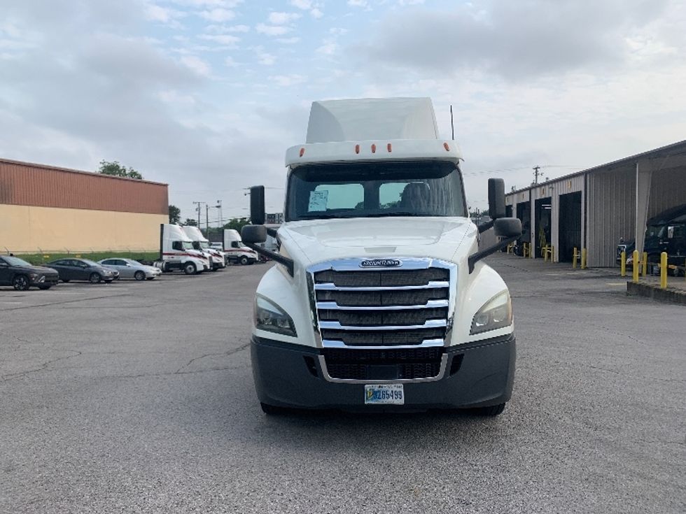 Day Cab Tractor-Heavy Duty Tractors-Freightliner-2019-T12664ST-Nashville (Mount Juliet)-TN-621,739\n\t\tmiles-$ 29,000 - Image 2