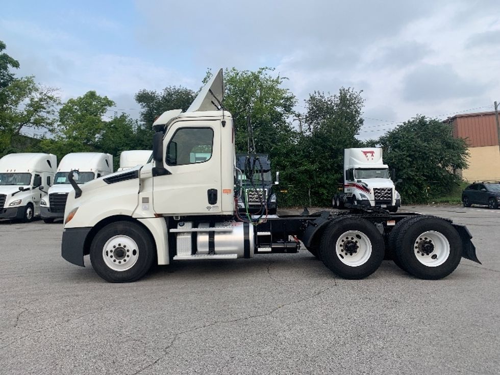 Day Cab Tractor-Heavy Duty Tractors-Freightliner-2019-T12664ST-Nashville (Mount Juliet)-TN-621,739\n\t\tmiles-$ 29,000 - Image 4