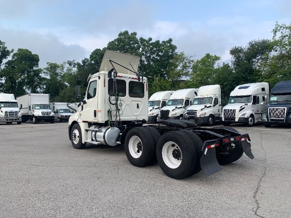 Day Cab Tractor-Heavy Duty Tractors-Freightliner-2019-T12664ST-Nashville (Mount Juliet)-TN-621,739\n\t\tmiles-$ 29,000 - Image 5