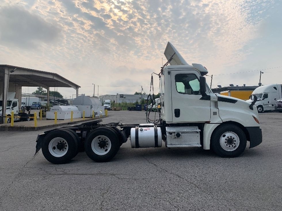 Day Cab Tractor-Heavy Duty Tractors-Freightliner-2019-T12664ST-Nashville (Mount Juliet)-TN-621,739\n\t\tmiles-$ 29,000 - Image 8