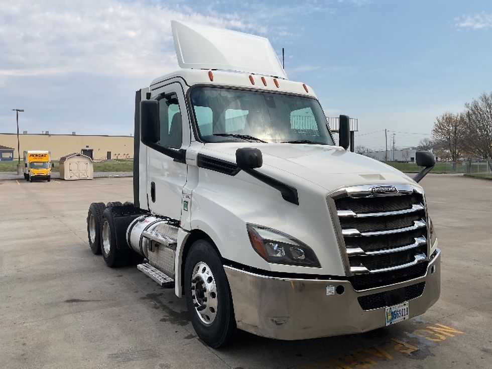 Day Cab Tractor-Heavy Duty Tractors-Freightliner-2019-T12664ST-Nashville (Mount Juliet)-TN-635,889\n\t\tmiles-$ 27,750 - Image 1