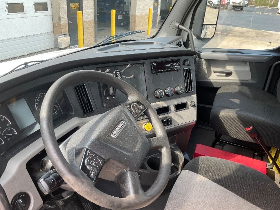 Day Cab Tractor-Heavy Duty Tractors-Freightliner-2019-T12664ST-Nashville (Mount Juliet)-TN-635,889\n\t\tmiles-$ 27,750 - Image 10
