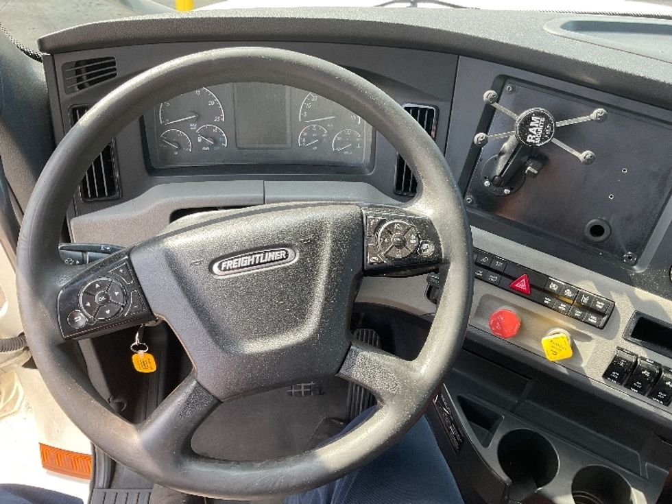 Day Cab Tractor-Heavy Duty Tractors-Freightliner-2019-T12664ST-Nashville (Mount Juliet)-TN-635,889\n\t\tmiles-$ 27,750 - Image 11