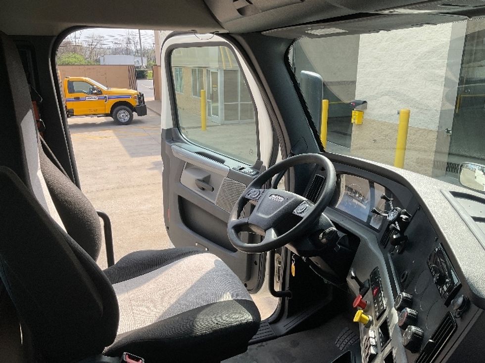 Day Cab Tractor-Heavy Duty Tractors-Freightliner-2019-T12664ST-Nashville (Mount Juliet)-TN-635,889\n\t\tmiles-$ 27,750 - Image 14