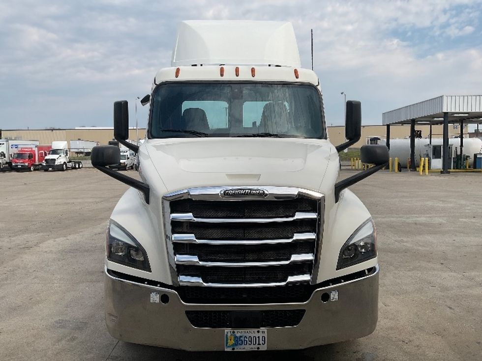 Day Cab Tractor-Heavy Duty Tractors-Freightliner-2019-T12664ST-Nashville (Mount Juliet)-TN-635,889\n\t\tmiles-$ 27,750 - Image 2