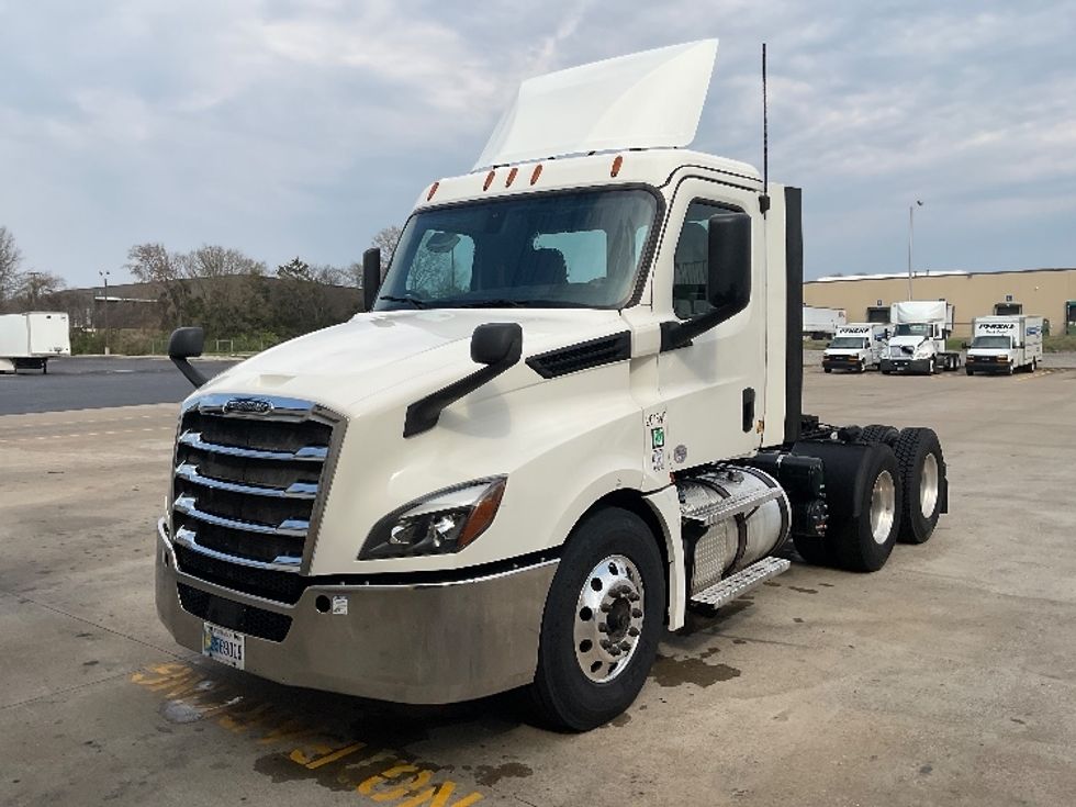 Day Cab Tractor-Heavy Duty Tractors-Freightliner-2019-T12664ST-Nashville (Mount Juliet)-TN-635,889\n\t\tmiles-$ 27,750 - Image 3