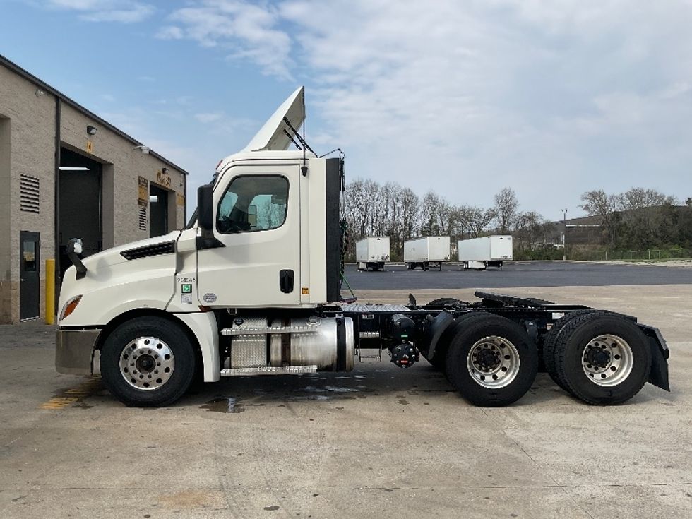 Day Cab Tractor-Heavy Duty Tractors-Freightliner-2019-T12664ST-Nashville (Mount Juliet)-TN-635,889\n\t\tmiles-$ 27,750 - Image 4