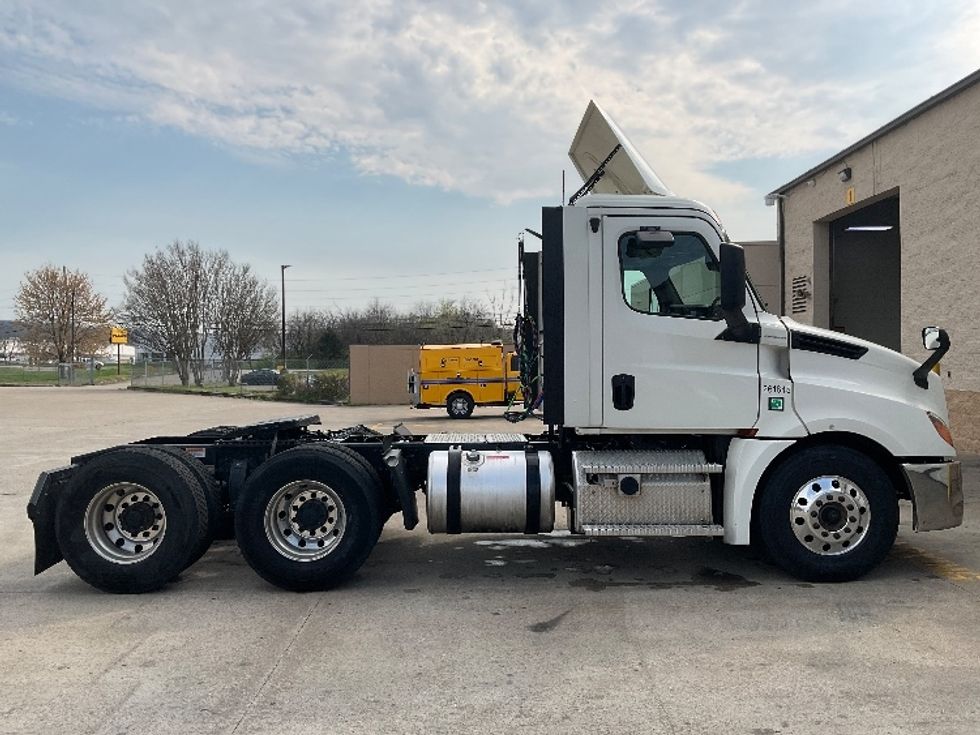 Day Cab Tractor-Heavy Duty Tractors-Freightliner-2019-T12664ST-Nashville (Mount Juliet)-TN-635,889\n\t\tmiles-$ 27,750 - Image 8
