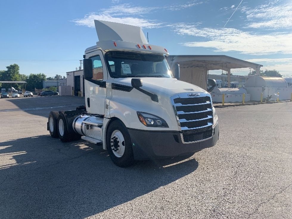 Day Cab Tractor-Heavy Duty Tractors-Freightliner-2019-T12664ST-Nashville (Mount Juliet)-TN-664,576\n\t\tmiles-$ 23,750 - Image 1