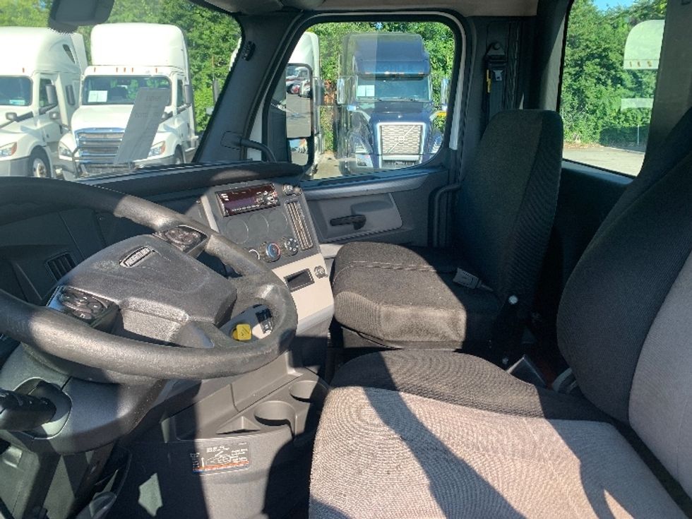 Day Cab Tractor-Heavy Duty Tractors-Freightliner-2019-T12664ST-Nashville (Mount Juliet)-TN-664,576\n\t\tmiles-$ 23,750 - Image 10