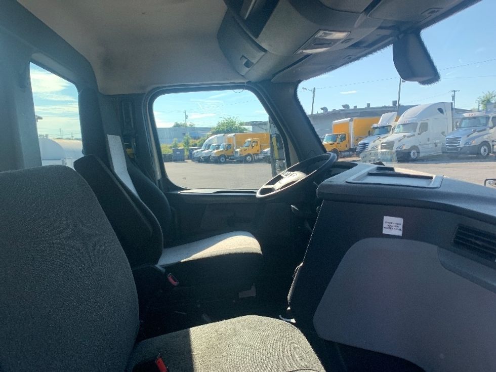 Day Cab Tractor-Heavy Duty Tractors-Freightliner-2019-T12664ST-Nashville (Mount Juliet)-TN-664,576\n\t\tmiles-$ 23,750 - Image 13