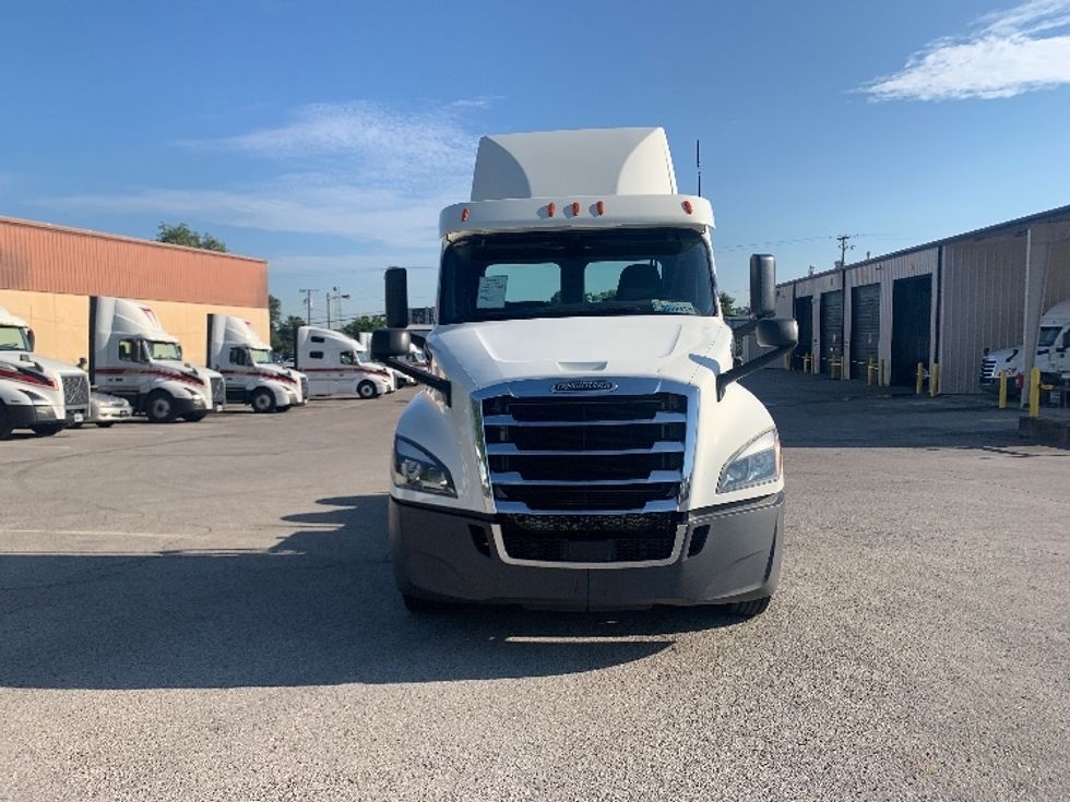 Day Cab Tractor-Heavy Duty Tractors-Freightliner-2019-T12664ST-Nashville (Mount Juliet)-TN-664,576\n\t\tmiles-$ 23,750 - Image 2