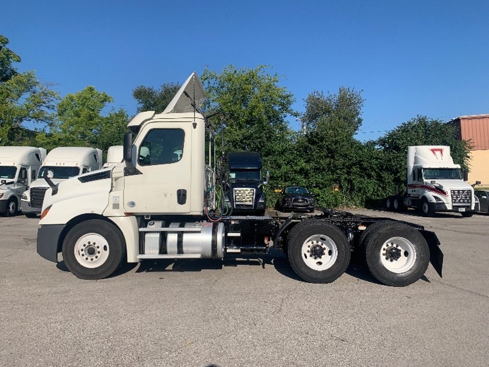 Day Cab Tractor-Heavy Duty Tractors-Freightliner-2019-T12664ST-Nashville (Mount Juliet)-TN-664,576\n\t\tmiles-$ 23,750 - Image 4