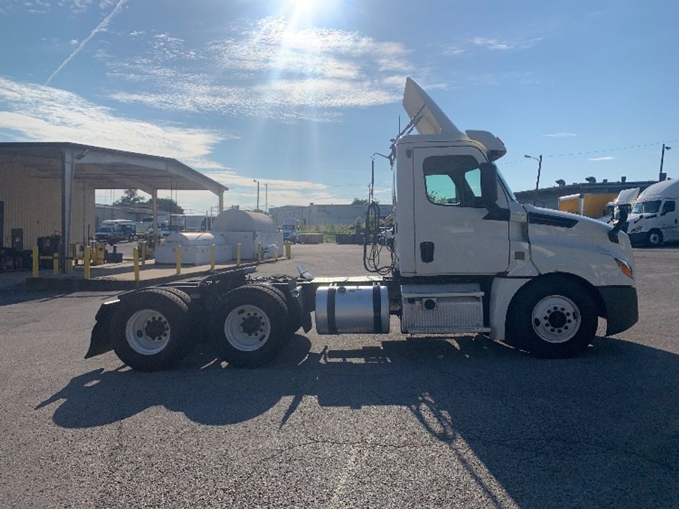 Day Cab Tractor-Heavy Duty Tractors-Freightliner-2019-T12664ST-Nashville (Mount Juliet)-TN-664,576\n\t\tmiles-$ 23,750 - Image 8