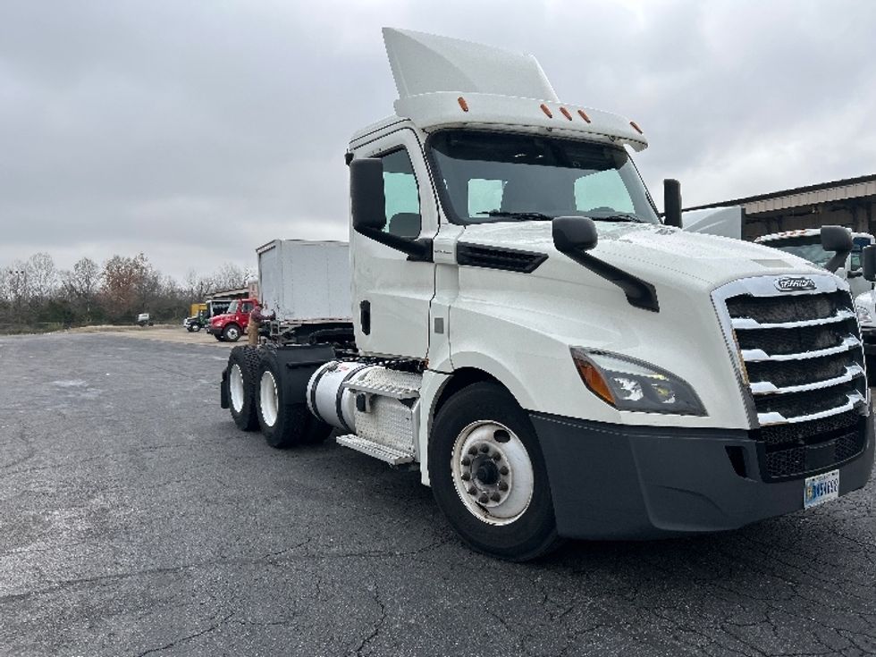 Day Cab Tractor-Heavy Duty Tractors-Freightliner-2019-T12664ST-Nashville (Mount Juliet)-TN-696,668\n\t\tmiles-$ 25,250 - Image 1