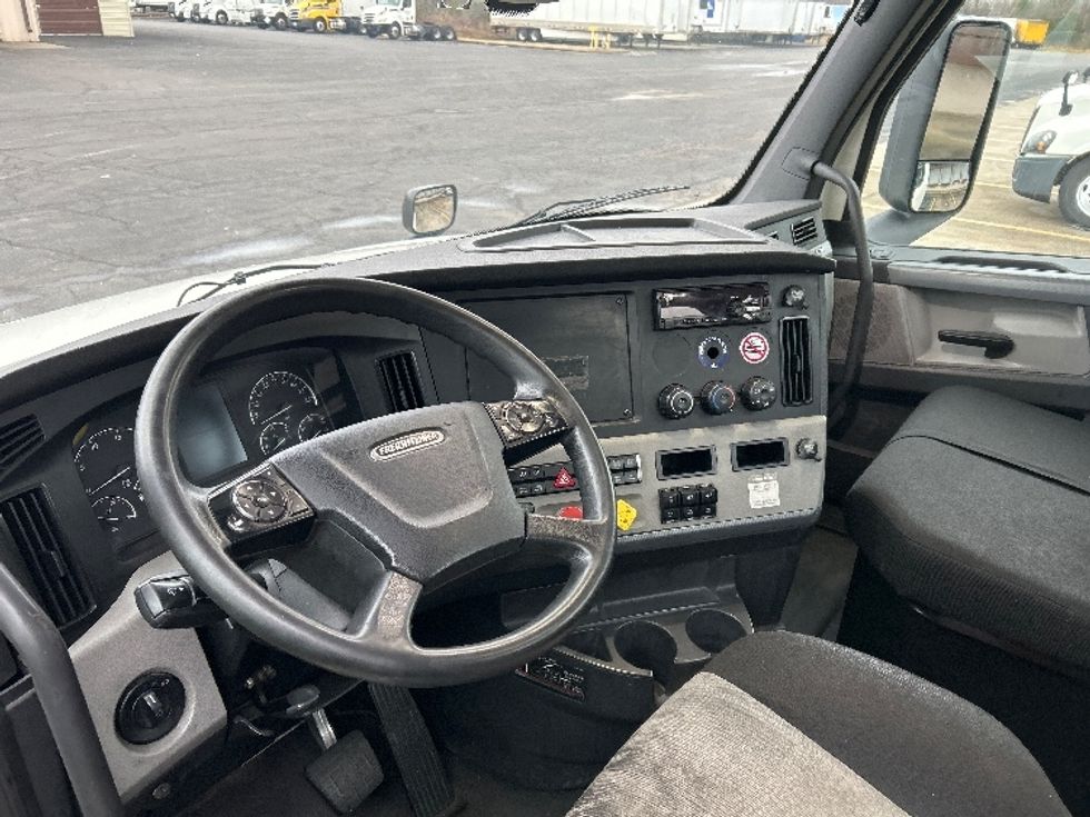 Day Cab Tractor-Heavy Duty Tractors-Freightliner-2019-T12664ST-Nashville (Mount Juliet)-TN-696,668\n\t\tmiles-$ 25,250 - Image 10