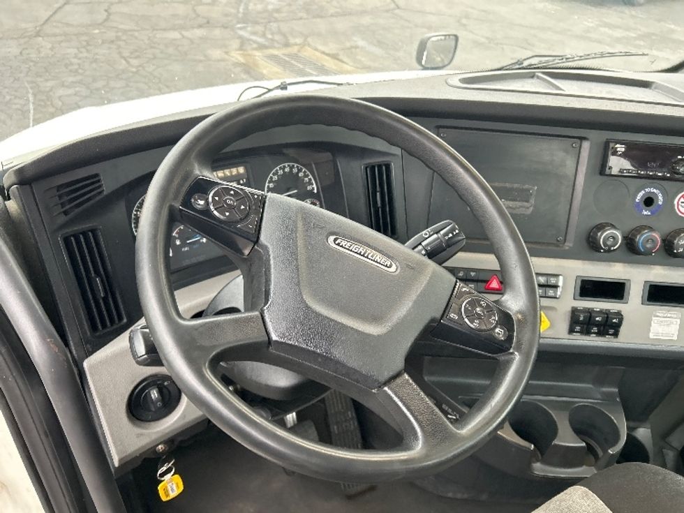 Day Cab Tractor-Heavy Duty Tractors-Freightliner-2019-T12664ST-Nashville (Mount Juliet)-TN-696,668\n\t\tmiles-$ 25,250 - Image 11