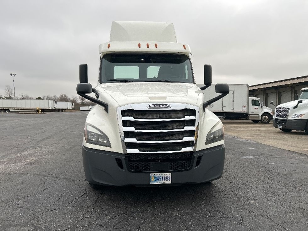 Day Cab Tractor-Heavy Duty Tractors-Freightliner-2019-T12664ST-Nashville (Mount Juliet)-TN-696,668\n\t\tmiles-$ 25,250 - Image 2