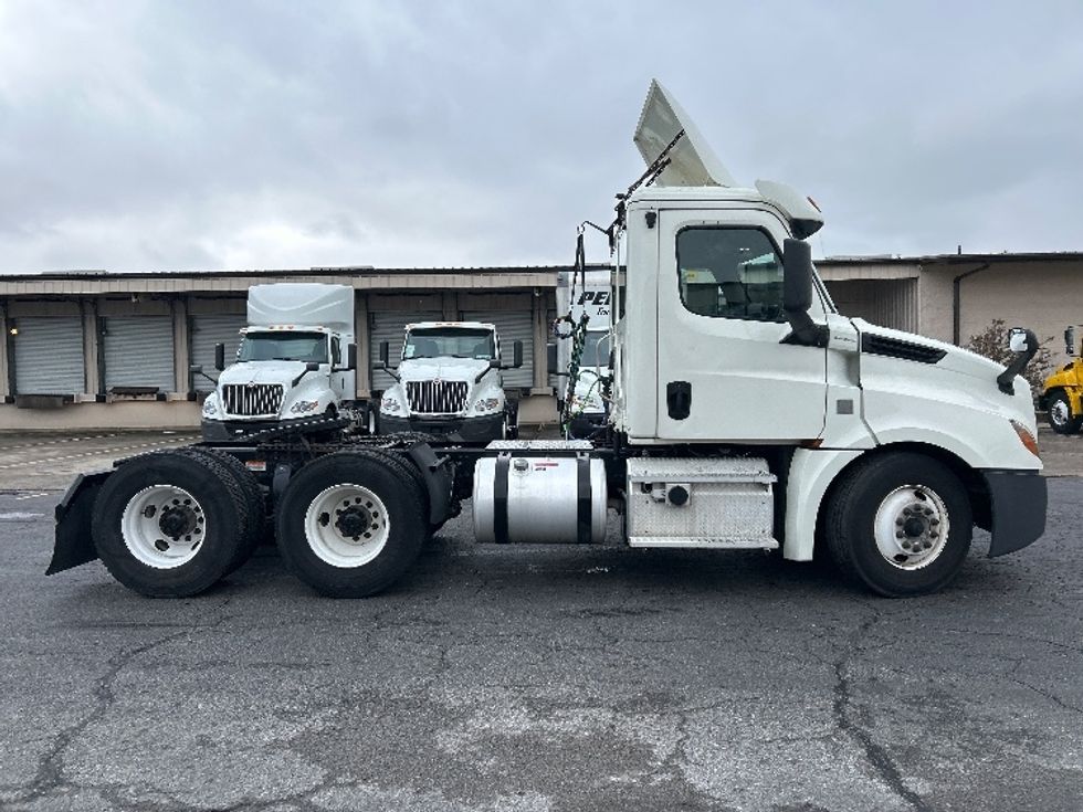 Day Cab Tractor-Heavy Duty Tractors-Freightliner-2019-T12664ST-Nashville (Mount Juliet)-TN-696,668\n\t\tmiles-$ 25,250 - Image 8