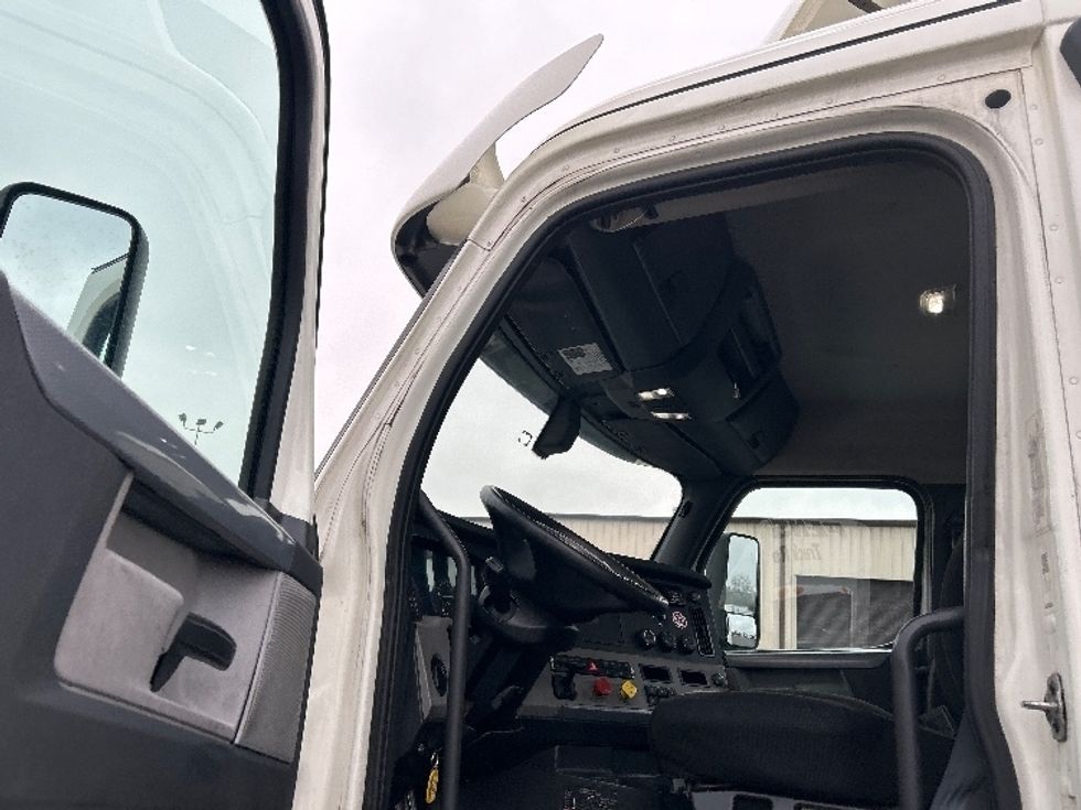 Day Cab Tractor-Heavy Duty Tractors-Freightliner-2019-T12664ST-Nashville (Mount Juliet)-TN-696,668\n\t\tmiles-$ 25,250 - Image 9