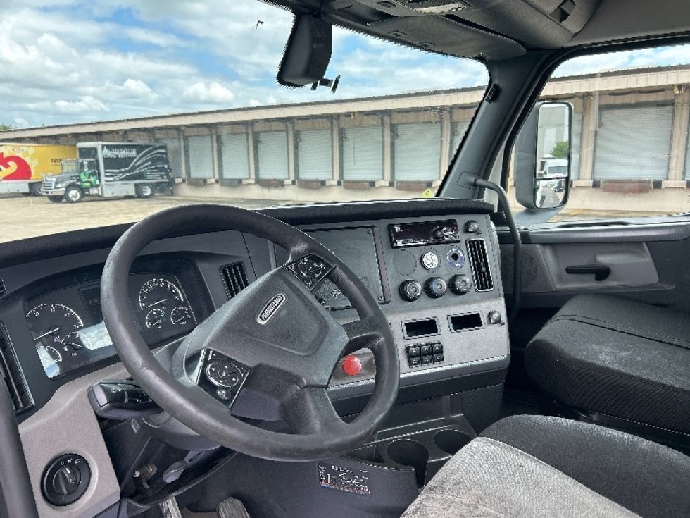 Day Cab Tractor-Heavy Duty Tractors-Freightliner-2019-T12664ST-Nashville (Mount Juliet)-TN-718,326\n\t\tmiles-$ 22,750 - Image 10
