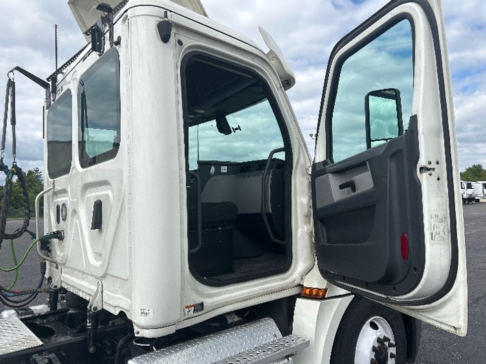 Day Cab Tractor-Heavy Duty Tractors-Freightliner-2019-T12664ST-Nashville (Mount Juliet)-TN-718,326\n\t\tmiles-$ 22,750 - Image 12