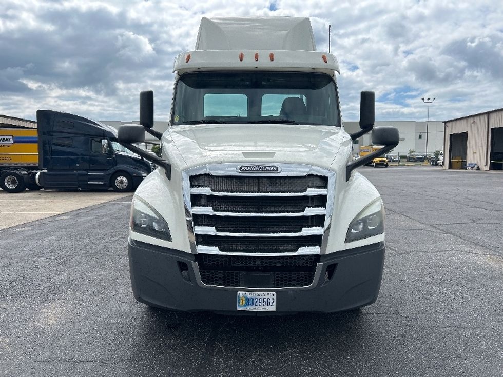 Day Cab Tractor-Heavy Duty Tractors-Freightliner-2019-T12664ST-Nashville (Mount Juliet)-TN-718,326\n\t\tmiles-$ 22,750 - Image 2