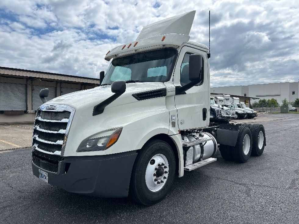 Day Cab Tractor-Heavy Duty Tractors-Freightliner-2019-T12664ST-Nashville (Mount Juliet)-TN-718,326\n\t\tmiles-$ 22,750 - Image 3