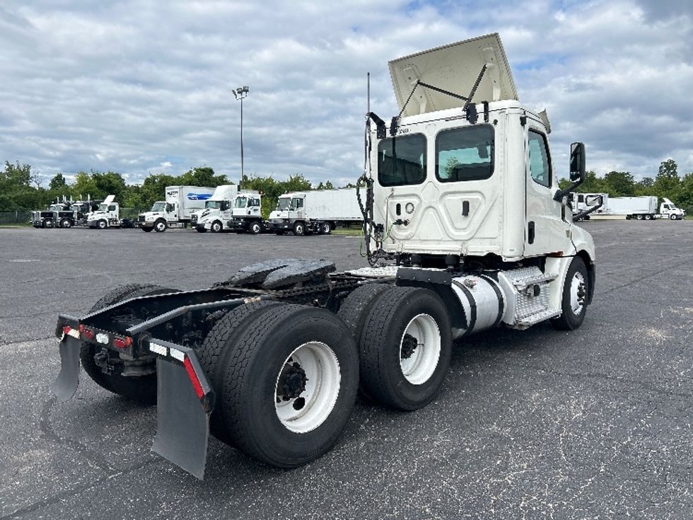 Day Cab Tractor-Heavy Duty Tractors-Freightliner-2019-T12664ST-Nashville (Mount Juliet)-TN-718,326\n\t\tmiles-$ 22,750 - Image 7