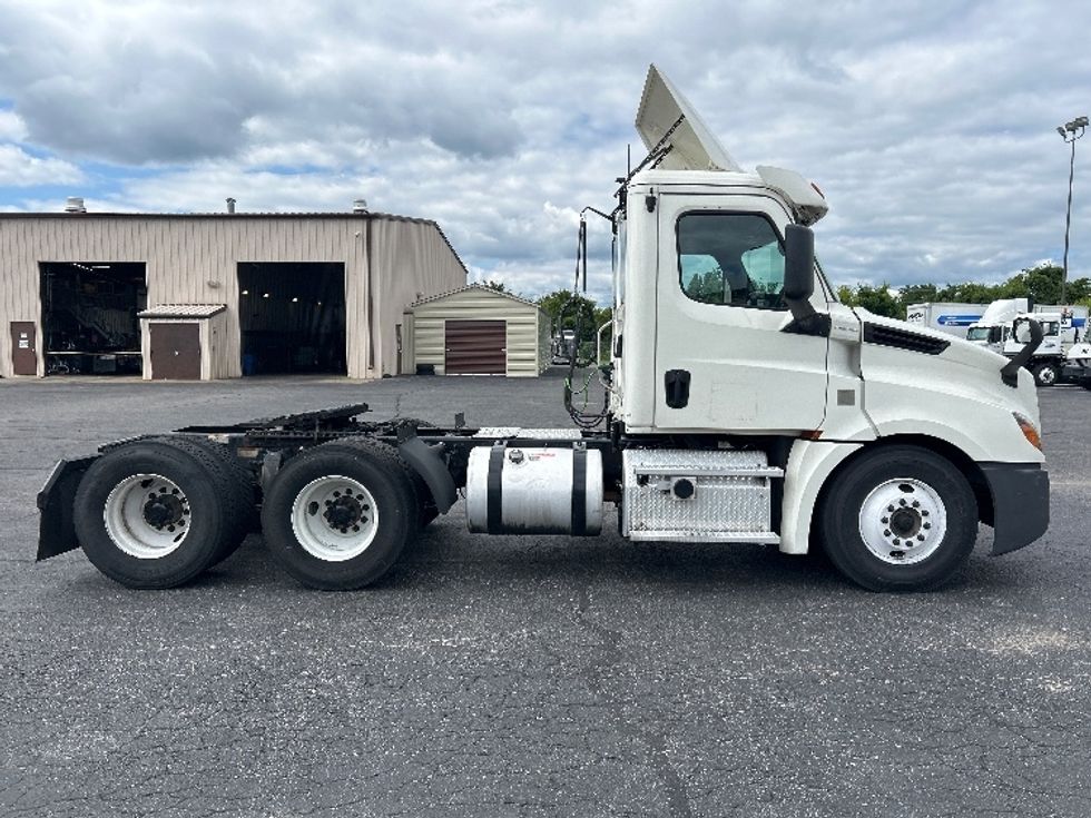 Day Cab Tractor-Heavy Duty Tractors-Freightliner-2019-T12664ST-Nashville (Mount Juliet)-TN-718,326\n\t\tmiles-$ 22,750 - Image 8