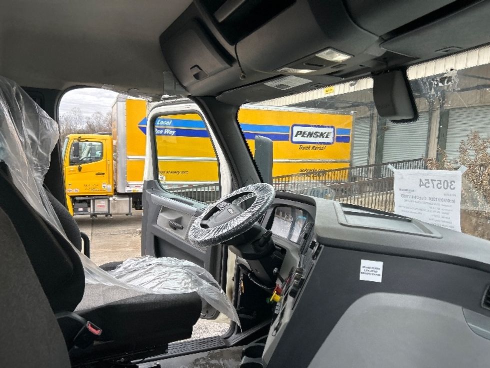 Day Cab Tractor-Heavy Duty Tractors-Freightliner-2019-T12664ST-Nashville (Mount Juliet)-TN-832,110\n\t\tmiles-$ 25,250 - Image 14