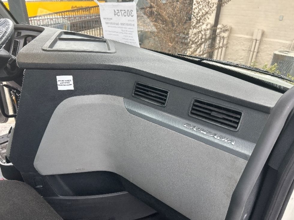 Day Cab Tractor-Heavy Duty Tractors-Freightliner-2019-T12664ST-Nashville (Mount Juliet)-TN-832,110\n\t\tmiles-$ 25,250 - Image 13