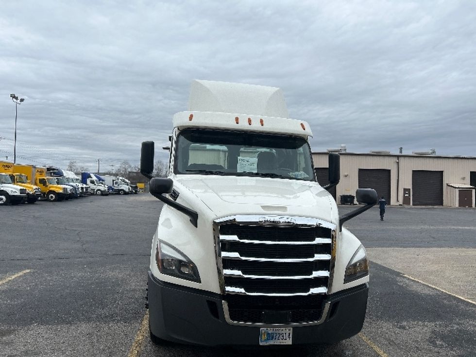 Day Cab Tractor-Heavy Duty Tractors-Freightliner-2019-T12664ST-Nashville (Mount Juliet)-TN-832,110\n\t\tmiles-$ 25,250 - Image 2