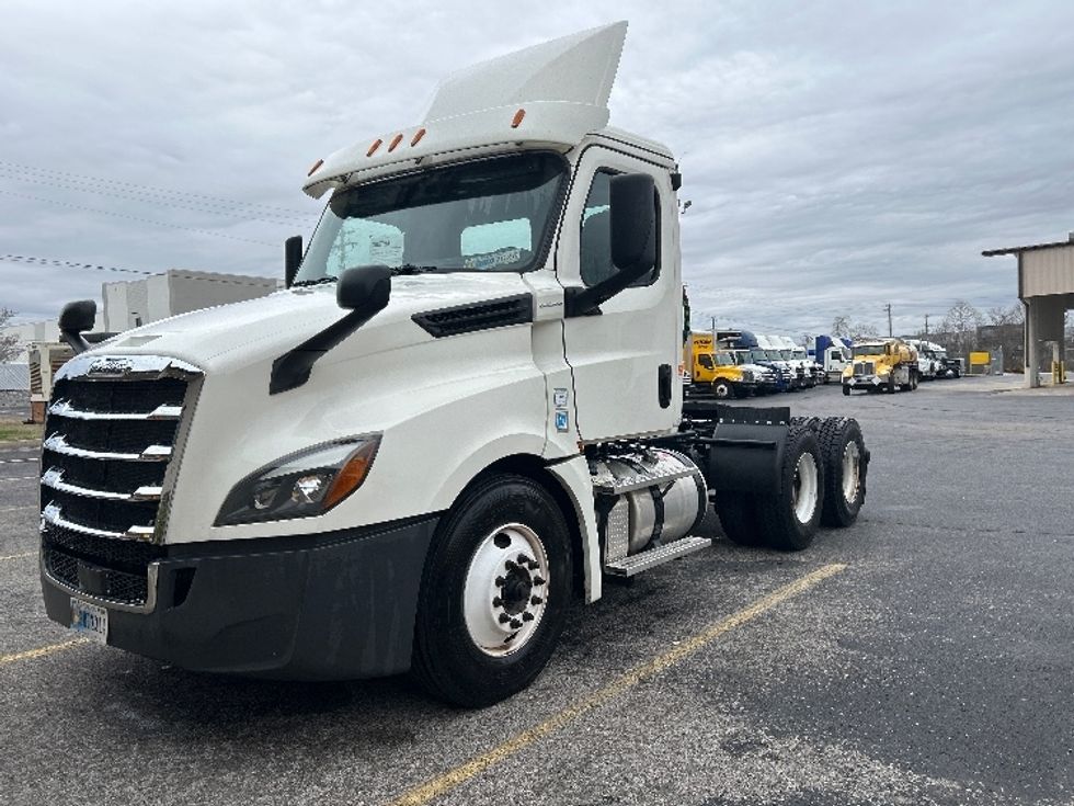 Day Cab Tractor-Heavy Duty Tractors-Freightliner-2019-T12664ST-Nashville (Mount Juliet)-TN-832,110\n\t\tmiles-$ 25,250 - Image 3