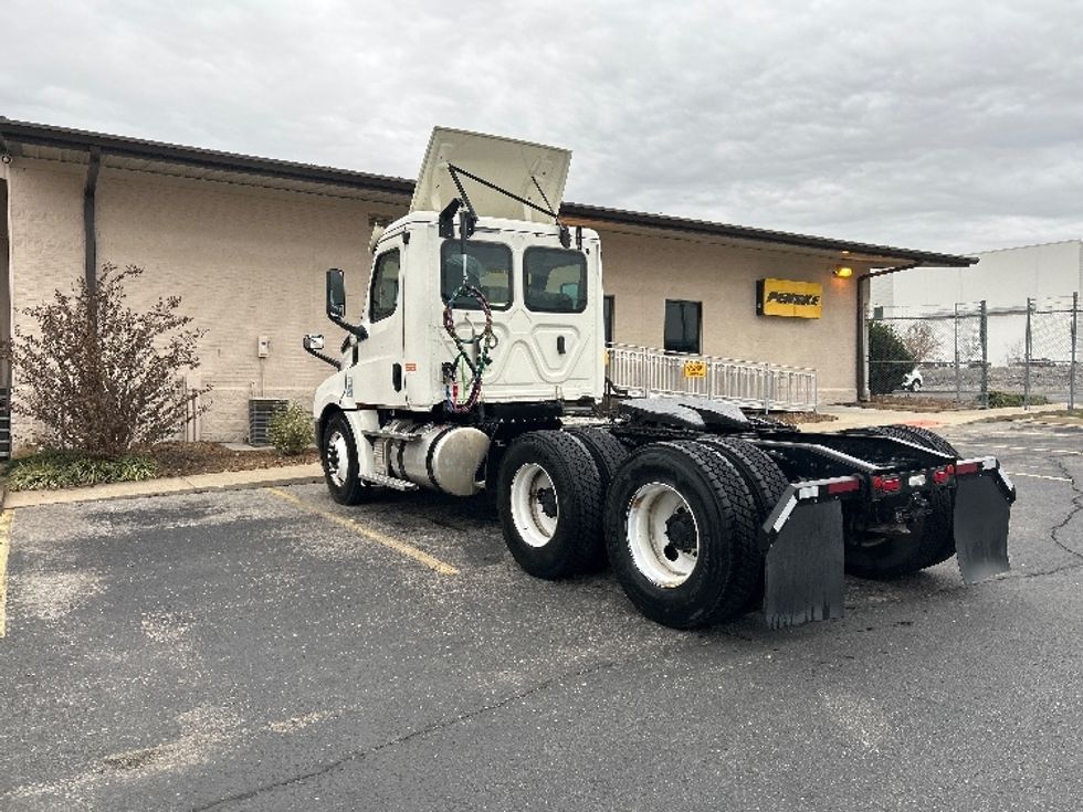 Day Cab Tractor-Heavy Duty Tractors-Freightliner-2019-T12664ST-Nashville (Mount Juliet)-TN-832,110\n\t\tmiles-$ 25,250 - Image 5