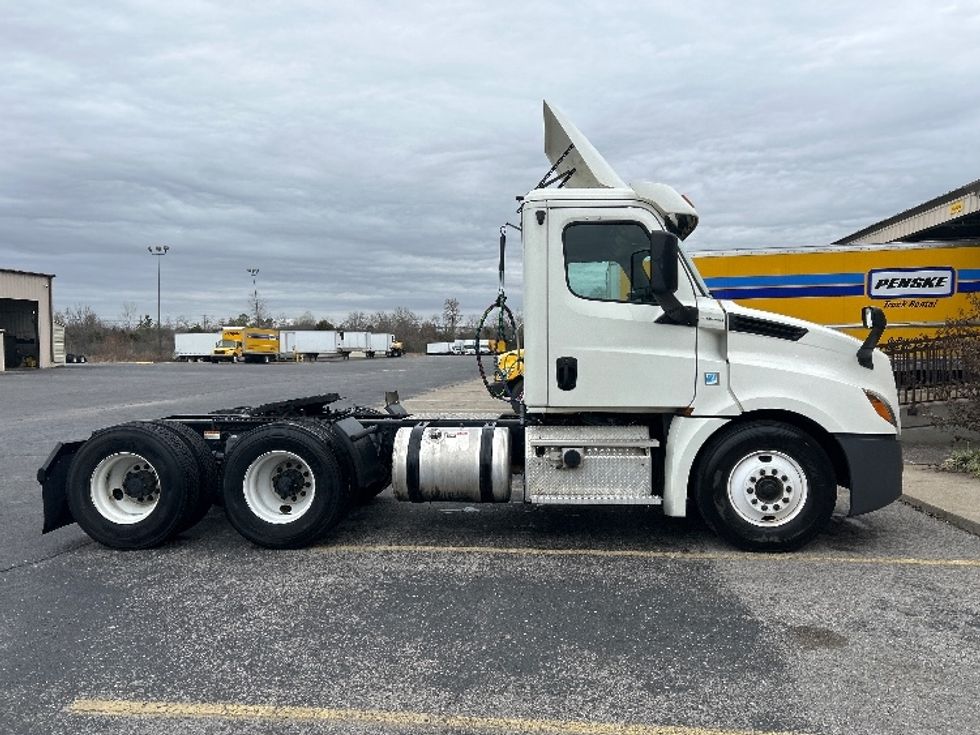 Day Cab Tractor-Heavy Duty Tractors-Freightliner-2019-T12664ST-Nashville (Mount Juliet)-TN-832,110\n\t\tmiles-$ 25,250 - Image 8