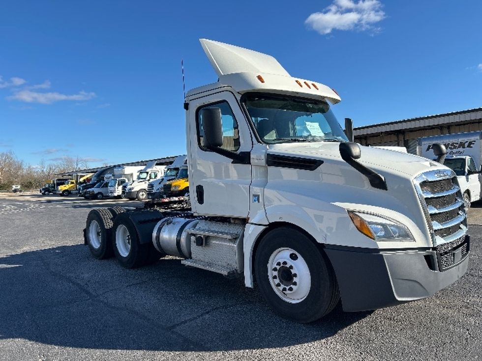 Day Cab Tractor-Heavy Duty Tractors-Freightliner-2019-T12664ST-Nashville (Mount Juliet)-TN-874,830\n\t\tmiles-$ 23,250 - Image 1