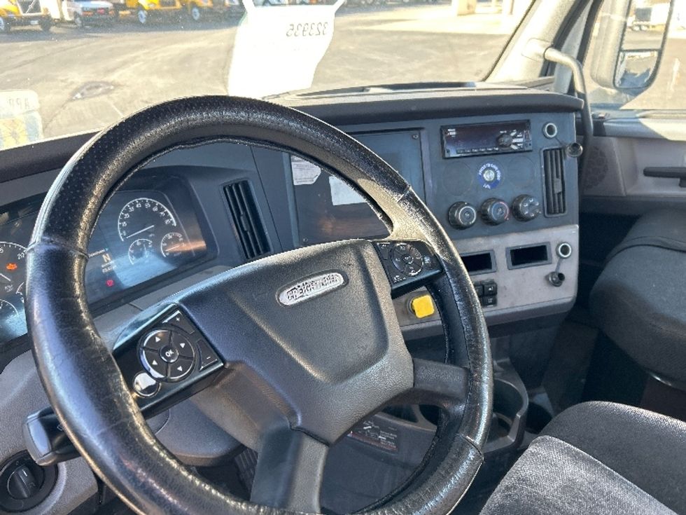 Day Cab Tractor-Heavy Duty Tractors-Freightliner-2019-T12664ST-Nashville (Mount Juliet)-TN-874,830\n\t\tmiles-$ 23,250 - Image 11