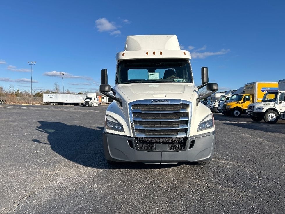 Day Cab Tractor-Heavy Duty Tractors-Freightliner-2019-T12664ST-Nashville (Mount Juliet)-TN-874,830\n\t\tmiles-$ 23,250 - Image 2