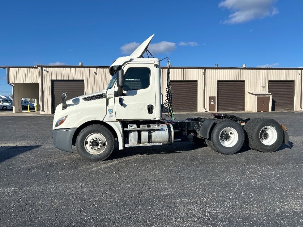Day Cab Tractor-Heavy Duty Tractors-Freightliner-2019-T12664ST-Nashville (Mount Juliet)-TN-874,830\n\t\tmiles-$ 23,250 - Image 4
