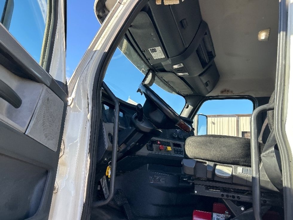 Day Cab Tractor-Heavy Duty Tractors-Freightliner-2019-T12664ST-Nashville (Mount Juliet)-TN-874,830\n\t\tmiles-$ 23,250 - Image 9
