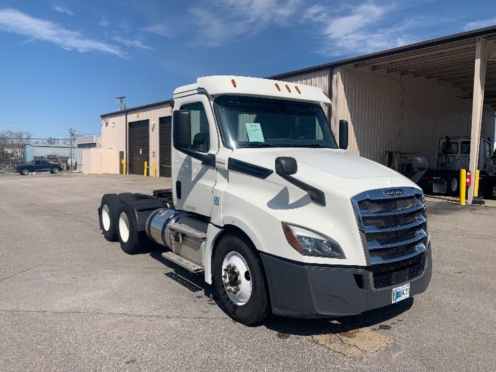 Day Cab Tractor-Heavy Duty Tractors-Freightliner-2019-T12664ST-Nashville-TN-289,495\n\t\tmiles-$ 48,750 - Image 1