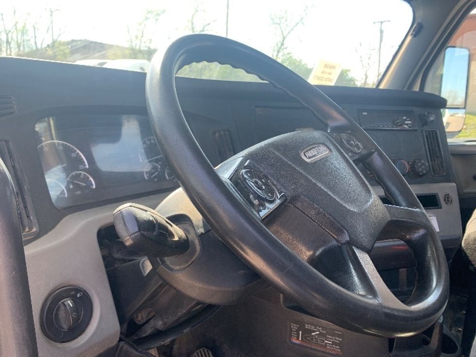 Day Cab Tractor-Heavy Duty Tractors-Freightliner-2019-T12664ST-Nashville-TN-289,495\n\t\tmiles-$ 48,750 - Image 10