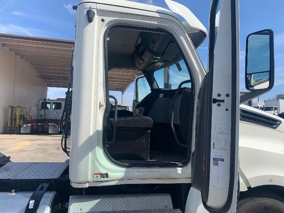 Day Cab Tractor-Heavy Duty Tractors-Freightliner-2019-T12664ST-Nashville-TN-289,495\n\t\tmiles-$ 48,750 - Image 12