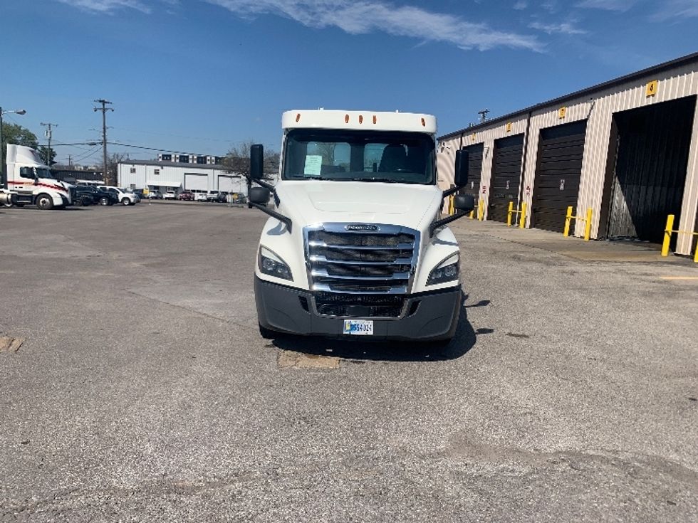 Day Cab Tractor-Heavy Duty Tractors-Freightliner-2019-T12664ST-Nashville-TN-289,495\n\t\tmiles-$ 48,750 - Image 2