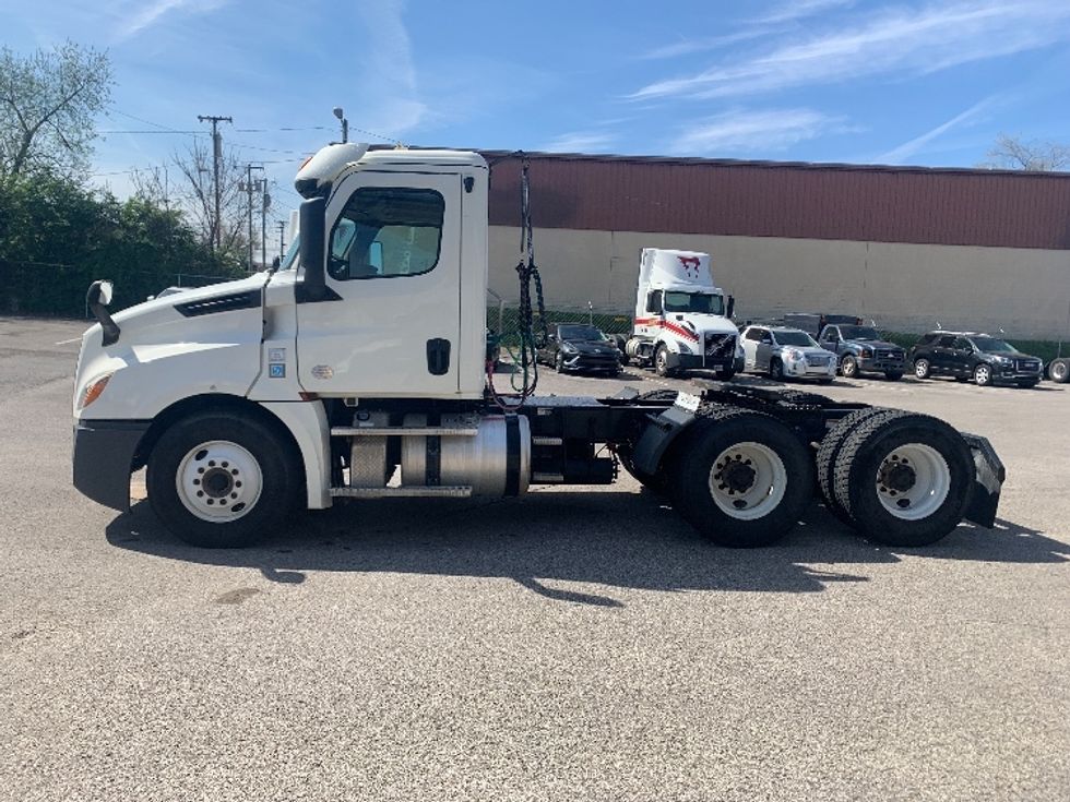 Day Cab Tractor-Heavy Duty Tractors-Freightliner-2019-T12664ST-Nashville-TN-289,495\n\t\tmiles-$ 48,750 - Image 4